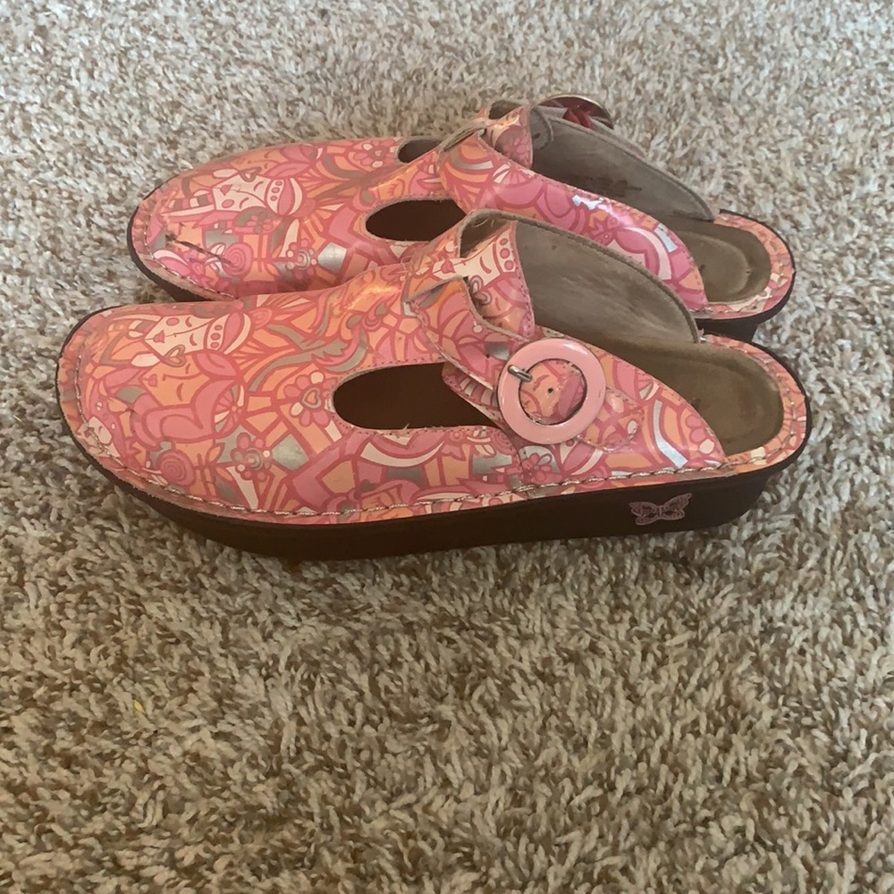 Shoes - Picture 2 of 4